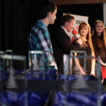 W DŚT odbył się finał akcji Choinka pod choinkę 2013. Paweł Solarz rozmawia z Zuzanną Nitek, jedną ze stypendystek. / Wojciech Habdas / Radio Kielce