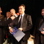 W DŚT odbył się finał akcji Choinka pod choinkę 2013. Fundatorzy drzewek, jak i licytujący otrzymali pamiątkowe statuetki. / Wojciech Habdas / Radio Kielce