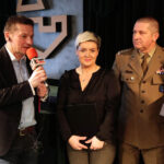 W DŚT odbył się finał akcji Choinka pod choinkę 2013. Fundatorzy drzewek, jak i licytujący otrzymali pamiątkowe statuetki. / Wojciech Habdas / Radio Kielce