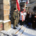 Wyjątkowe obchody 151. rocznicy wybuchu Powstania Styczniowego odbyły się dziś w Suchedniowie. Odsłonięcie pamiątkowej tablica na murze kościoła. / Wojciech Habdas / Radio Kielce