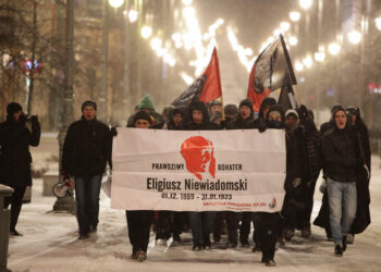 Około 20 osób z Narodowego Odrodzenia Polski demonstrowało w centrum Kielc. / Wojciech Habdas / Radio Kielce