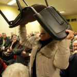 Walne zebranie członków Spółdzielni Mieszkaniowej Na Stoku. Nie dla wszystkich znalazło się miejsce siedzące. / Wojciech Habdas / Radio Kielce