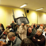 Walne zebranie członków Spółdzielni Mieszkaniowej Na Stoku. Nie dla wszystkich znalazło się miejsce siedzące. / Wojciech Habdas / Radio Kielce