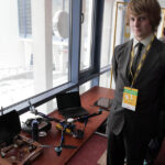 Festiwal Młodych Naukowców E(x)plory. Tricopter sam w sobie jest skomplikowanym urządzeniem, ten w dodatku może mierzyć zawartość szkodliwych substancji w powietrzu. / Wojciech Habdas / Radio Kielce