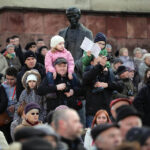 W Kielcach w święto Trzech Króli odbyła się inscenizacja trzech orszaków zmierzających do betlejemskiej szopki na placu Najświętszej Maryi Panny przed bazyliką katedralną. / Wojciech Habdas / Radio Kielce