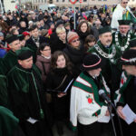 W Kielcach w święto Trzech Króli odbyła się inscenizacja trzech orszaków zmierzających do betlejemskiej szopki na placu Najświętszej Maryi Panny przed bazyliką katedralną. / Wojciech Habdas / Radio Kielce