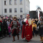 W Kielcach w święto Trzech Króli odbyła się inscenizacja trzech orszaków zmierzających do betlejemskiej szopki na placu Najświętszej Maryi Panny przed bazyliką katedralną. Bertus Servaas właściciel firmy Vive. / Wojciech Habdas / Radio Kielce