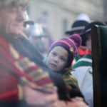 W Kielcach w święto Trzech Króli odbyła się inscenizacja trzech orszaków zmierzających do betlejemskiej szopki na placu Najświętszej Maryi Panny przed bazyliką katedralną. / Wojciech Habdas / Radio Kielce