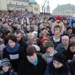 W Kielcach w święto Trzech Króli odbyła się inscenizacja trzech orszaków zmierzających do betlejemskiej szopki na placu Najświętszej Maryi Panny przed bazyliką katedralną. / Wojciech Habdas / Radio Kielce