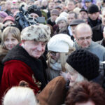 W Kielcach w święto Trzech Króli odbyła się inscenizacja trzech orszaków zmierzających do betlejemskiej szopki na placu Najświętszej Maryi Panny przed bazyliką katedralną. Stanisław Adamczak – rektor Politechniki Świętokrzyskiej. / Wojciech Habdas / Radio Kielce