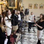 W XVII- wiecznym klasztorze na Karczówce wystąpił ukraiński chór GodArt z Żytomierza. W repertuarze znalazły się kolędy ukraińskie,  rosyjskie, angielskie oraz polskie. / Wojciech Habdas / Radio Kielce