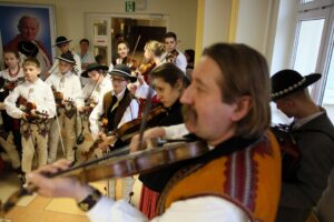 Koncert góralskiego zespołu "Majeranki" z Chabówki koło Rabki / Stanisław Blinstrub / Radio Kielce