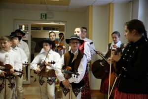 Koncert góralskiego zespołu "Majeranki" z Chabówki koło Rabki / Stanisław Blinstrub / Radio Kielce