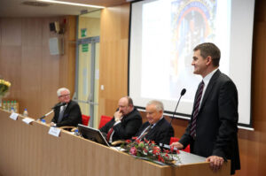 Jubileusz 40-lecia pracy naukowej prof. zw. dr hab. Ryszarda Michała Czarnego. Jacek Semaniak, rektor Uniwersytetu Jana Kochanowskiego / Wojciech Habdas / Radio Kielce