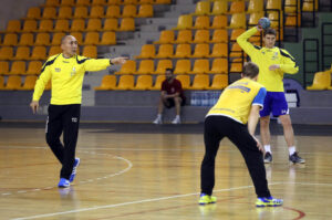 Pierwsze treningi z drużyną przeprowadził dzisiaj w Hali Legionów nowy trener Vive Targów Kielce Tałant Dujszebajew. / Wojciech Habdas / Radio Kielce