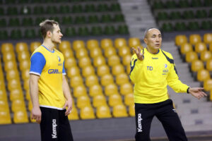 Pierwsze treningi z drużyną przeprowadził dzisiaj w Hali Legionów nowy trener Vive Targów Kielce Tałant Dujszebajew. / Wojciech Habdas / Radio Kielce