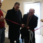 Wstęgę przecinał Marek Klikowicz - dyrektor Wydziału mieszkalnictwa UM / Kamil Król / Radio Kielce