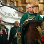 W Starachowicach odsłonięto tablicę poświęconą pamięci Jadwigi Kaczyńskiej. W uroczystości uczestniczył Jarosław Kaczyński. / Wojciech Habdas / Radio Kielce