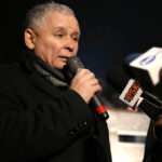 W Starachowicach odsłonięto tablicę poświęconą pamięci Jadwigi Kaczyńskiej. W uroczystości uczestniczył Jarosław Kaczyński. / Wojciech Habdas / Radio Kielce