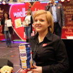 XXII finał WOŚP. W Galerii Korona odbywały się licytacje, z których dochód przeznaczony jest na Wielką Orkiestrę Świątecznej Pomocy / Kamil Król / Radio Kielce