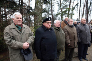 69 rocznica wkroczenia wojsk radzieckich do Kielc. Przed pomnikiem na Cmentarzu Żołnierzy Radzieckich przedstawiciele władz i delegacje kombatantów złożyły kwiaty. / Kamil Król / Radio Kielce