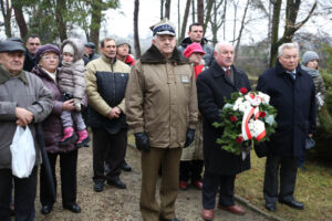 69 rocznica wkroczenia wojsk radzieckich do Kielc. Przed pomnikiem na Cmentarzu Żołnierzy Radzieckich przedstawiciele władz i delegacje kombatantów złożyły kwiaty. / Kamil Król / Radio Kielce