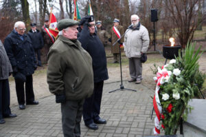 69 rocznica wkroczenia wojsk radzieckich do Kielc. Przed pomnikiem na Cmentarzu Żołnierzy Radzieckich przedstawiciele władz i delegacje kombatantów złożyły kwiaty. / Kamil Król / Radio Kielce