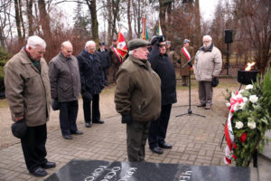 69 rocznica wkroczenia wojsk radzieckich do Kielc. Przed pomnikiem na Cmentarzu Żołnierzy Radzieckich przedstawiciele władz i delegacje kombatantów złożyły kwiaty. / Kamil Król / Radio Kielce