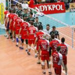 Przywitanie się zawodników obu drużyn / Kamil Król / Radio Kielce