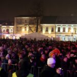 Sylwester Pod Gwiazdami na kieleckim Rynku - tysiące kielczan przed sceną / Stanisław Blinstrub / Radio Kielce