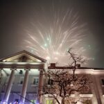 Sylwester Pod Gwiazdami na kieleckim Rynku - pokaz ogni sztucznych / Stanisław Blinstrub / Radio Kielce