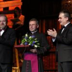 Nagrody Kielc za 2013 rok. ksiądz prałat Andrzej Kaszycki. / Piotr Michalski / Radio Kielce