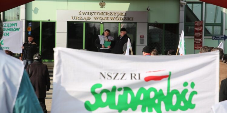 Protest Solidarności Rolników Indywidualnych. / Stanisław Blinstrub / Radio Kielce