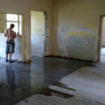 Budynek po dawnej szkole podstawowej w Komórkach w gminie Daleszyce, przystosowywany do potrzeb osób bezdomnych i najuboższych. Ośrodek prowadzi Stowarzyszenie MONAR. / arch. prywatne