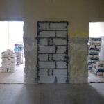 Budynek po dawnej szkole podstawowej w Komórkach w gminie Daleszyce, przystosowywany do potrzeb osób bezdomnych i najuboższych. Ośrodek prowadzi Stowarzyszenie MONAR. / arch. prywatne