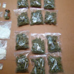 W centrum Kielc 37-latek hodował konopie indyjskie. Policjanci zabezpieczyli także kilogram amfetaminy,  i gotową do sprzedaży marihuanę. / mat. policji