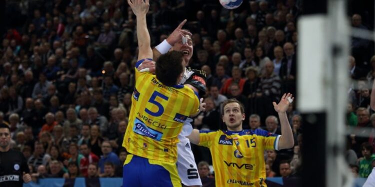 9. kolejka Ligi Mistrzów piłkarzy ręcznych: THW Kiel - Vive Targi Kielce / Witold Bakalarz / Radio Kielce
