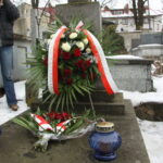 Pracownicy kieleckiej delegatury NIK i władze miasta złożyły kwiaty na grobie Mieczysława Kotłubaja - pierwszego prezesa NIK w Kielcach / Kamil Król / Radio Kielce