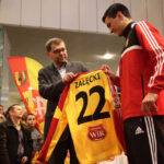Prezentacja piłkarzy Korony Kielce w Galerii Korona. Nowi zawodnicy Korony. / Wojciech Habdas / Radio Kielce