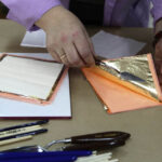 Warsztatach, na których młodzież z Plastyka uczy się technik wykonywania arabskich ornamentów w gipsie i drewnie. / Wojciech Habdas / Radio Kielce