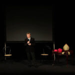 "Sprawa biskupa Kaczmarka. Anatomia śledztwa" - premiera słuchowiska w Teatrze Żeromskiego. Słuchowisko zapowiedział Ryszard Koziej. / Wojciech Habdas / Radio Kielce