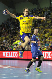 Vive Targi Kielce pokonało we własnej hali Orlen Wisłę Płock 38:30 w ostatnim meczu fazy grupowej Ligi Mistrzów. / Karol Wójcik / www.swietokrzyskie.org.pl