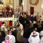 Suchedniów pożegnał księdza infułata Józefa Wójcika. / Wojciech Habdas / Radio Kielce