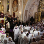 Suchedniów pożegnał księdza infułata Józefa Wójcika. / Wojciech Habdas / Radio Kielce