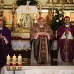 Suchedniów pożegnał księdza infułata Józefa Wójcika. / Wojciech Habdas / Radio Kielce