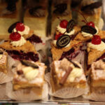 Prezentacje Ślubne w Galerii Korona. Zaprezentowali się także cukiernicy. / Wojciech Habdas / Radio Kielce