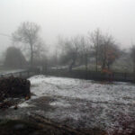 Budynek po dawnej szkole podstawowej w Komórkach w gminie Daleszyce, przystosowywany do potrzeb osób bezdomnych i najuboższych. Ośrodek prowadzi Stowarzyszenie MONAR. / Paweł Klepka / Radio Kielce