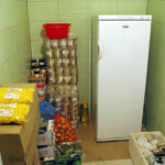 Budynek po dawnej szkole podstawowej w Komórkach w gminie Daleszyce, przystosowywany do potrzeb osób bezdomnych i najuboższych. Ośrodek prowadzi Stowarzyszenie MONAR. / Paweł Klepka / Radio Kielce