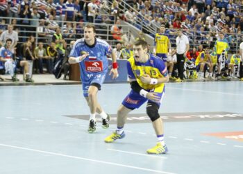 3. kolejka Ligi Mistrzów piłkarzy ręcznych: mecz Orlen Wisła Płock - Vive Targi Kielce / Kamil Król / Radio Kielce