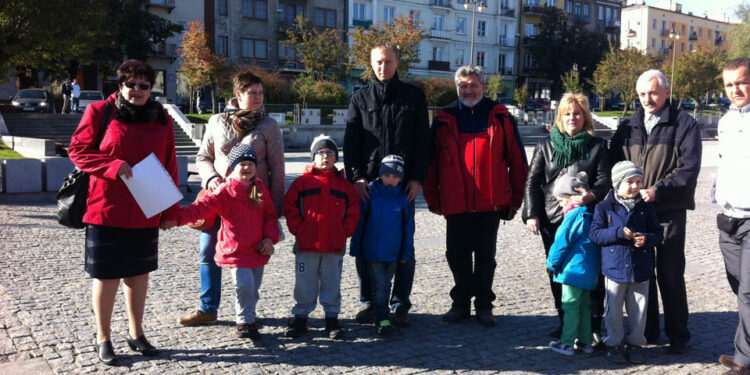 04.10.2013 Gra uliczna przedszkolaków w Ostrowcu. / Teresa Czajkowska / Radio Kielce